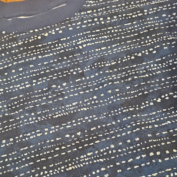 LuLaRoe Hannah Blue Patterned Sweatshirt - Picture 2 of 5